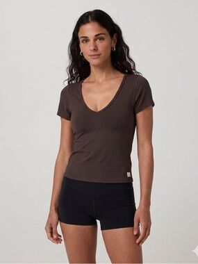 🔥 RARE Unreleased Sample Vuori AllTheFeels SS V-Neck